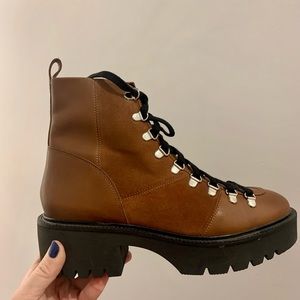 NWT brown faux leather & faux suede hiking boots with chunky sole. Size 10